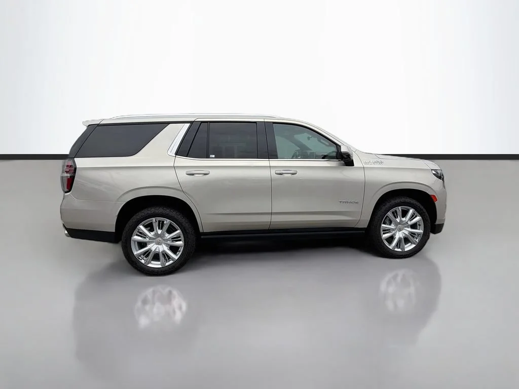 Used 2021 EMPIRE BEIGE METALLIC Chevrolet High Country image 4