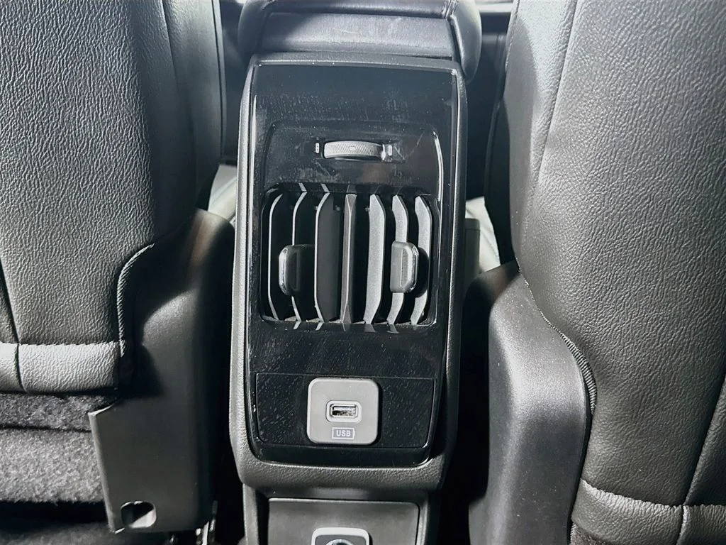 Used 2025 Blue Jeep Latitude image 29