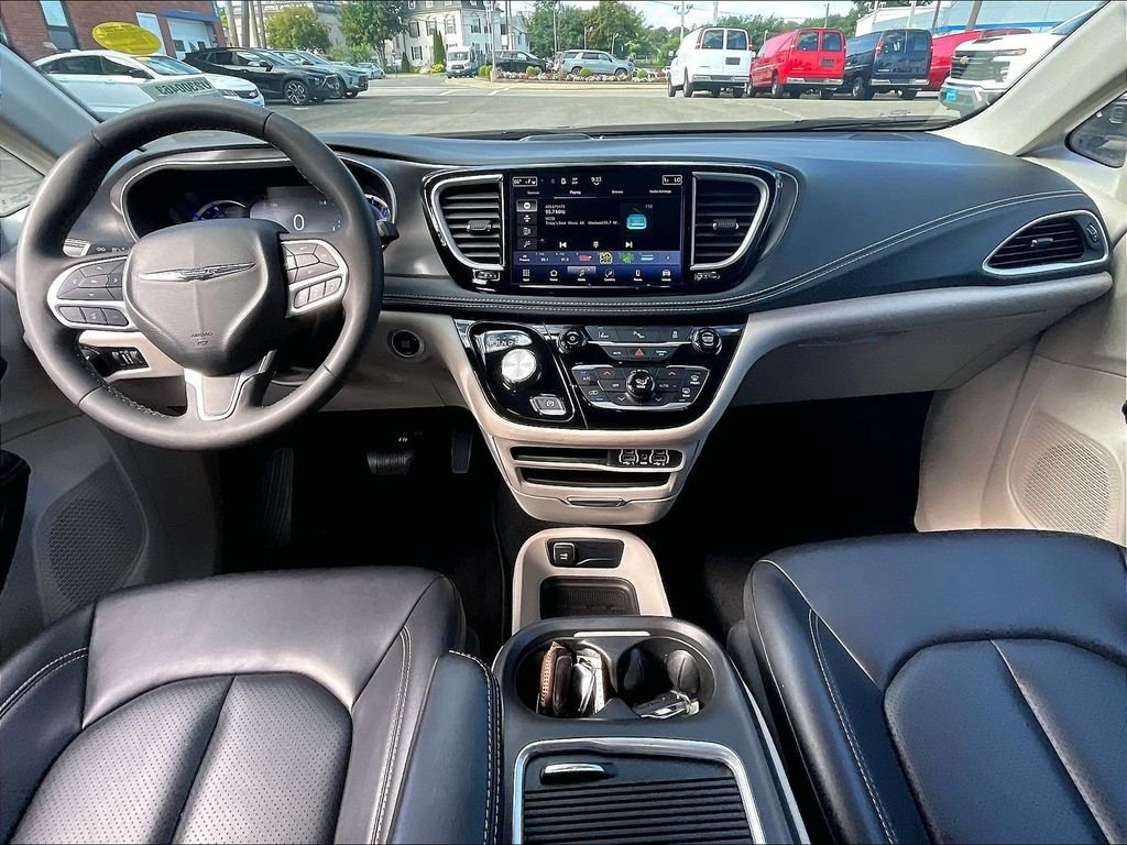 Used 2023 Black Chrysler Touring L image 22