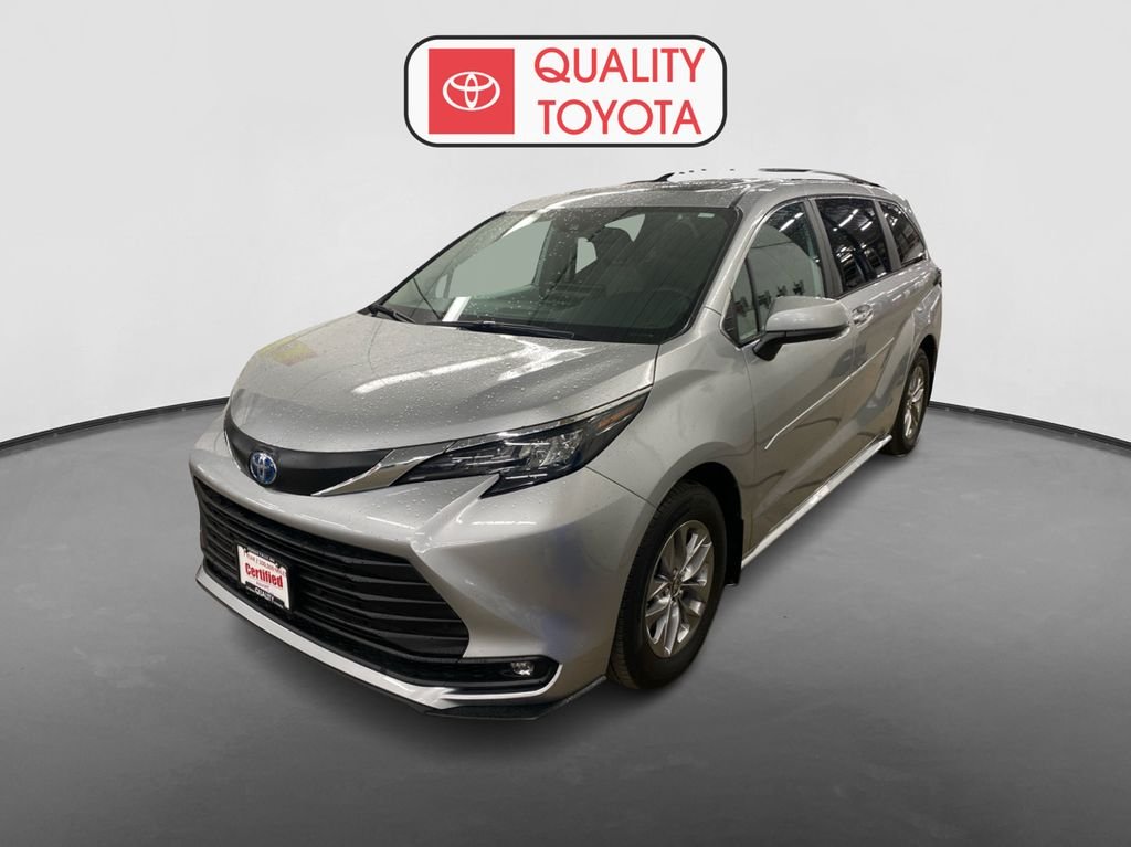 2025 Toyota Sienna XLE 7-Passenger Hybrid AWD's photo