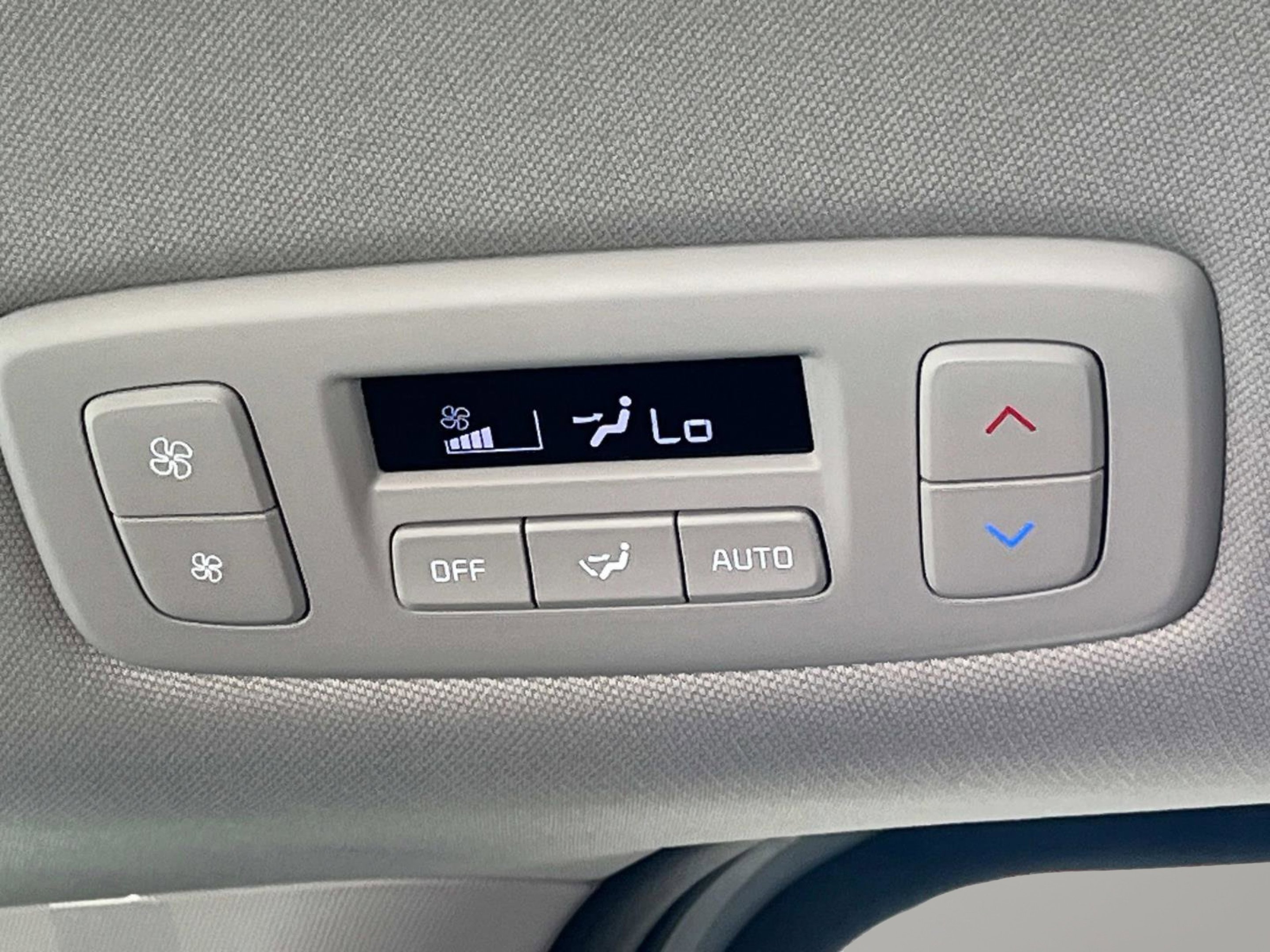 2026 Kia Carnival EX - Photo 17