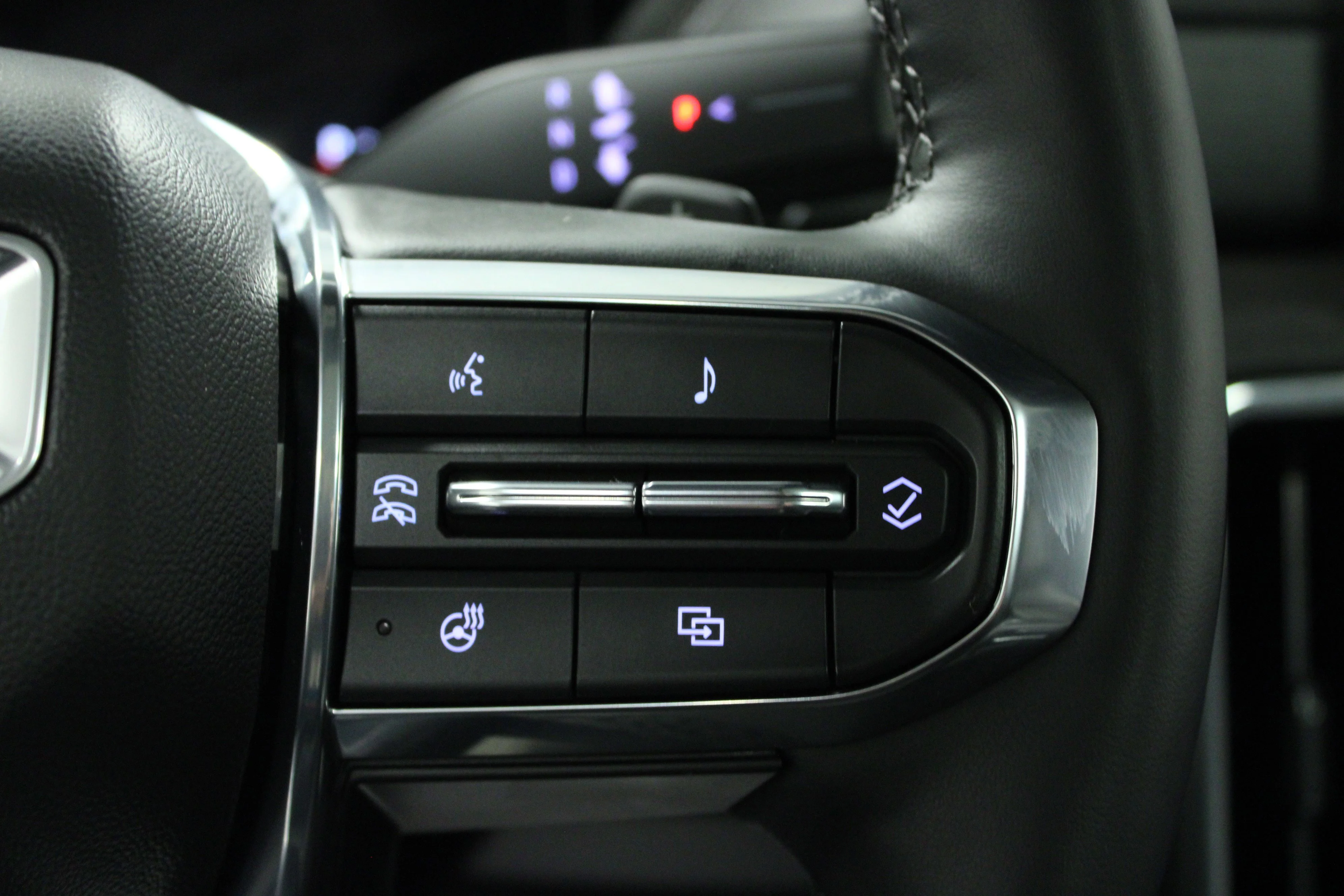 Used 2025 Onyx Black GMC Denali image 23