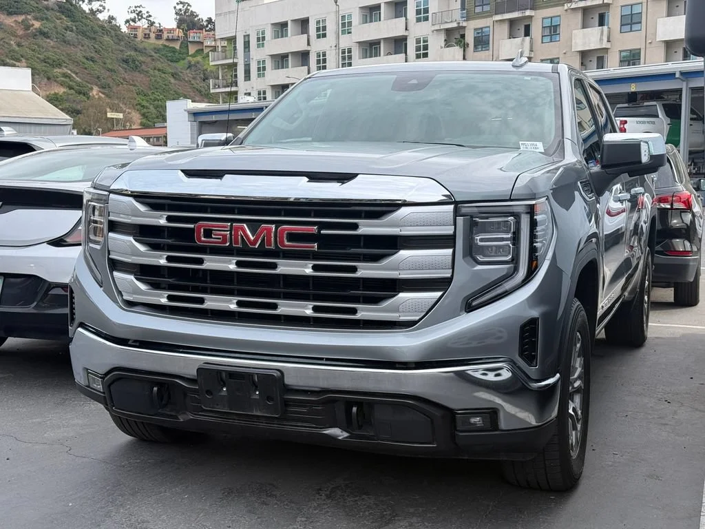 Used 2025 Sterling Metallic GMC SLT image 20