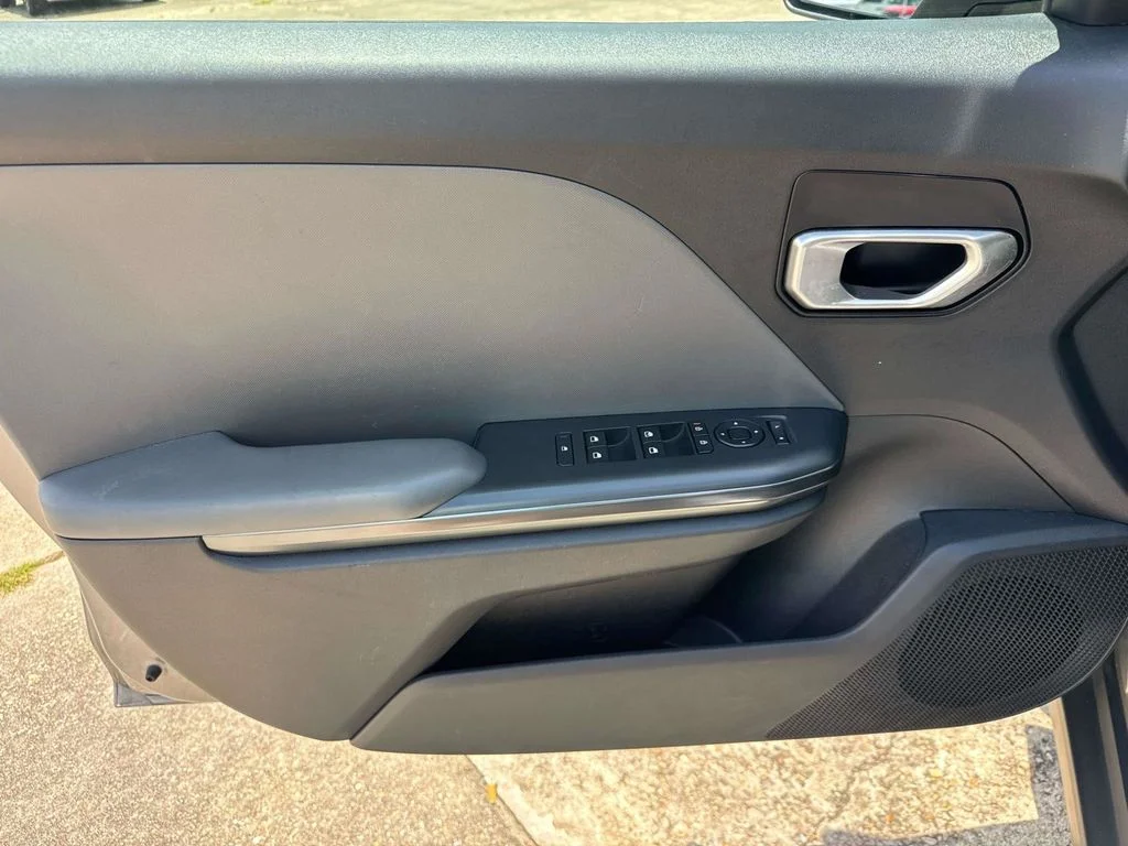 2025 Kia K4 LXS - Photo 34