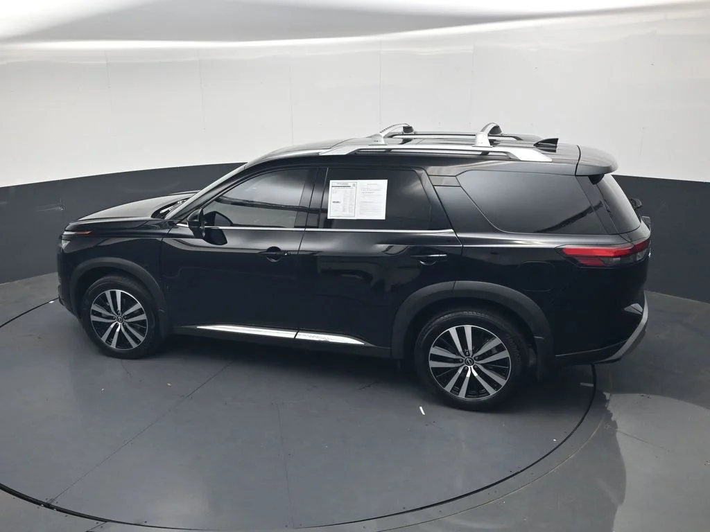 Used 2025 Black Nissan Platinum image 32