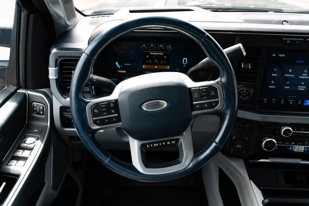 Used 2023  Ford Limited image 12