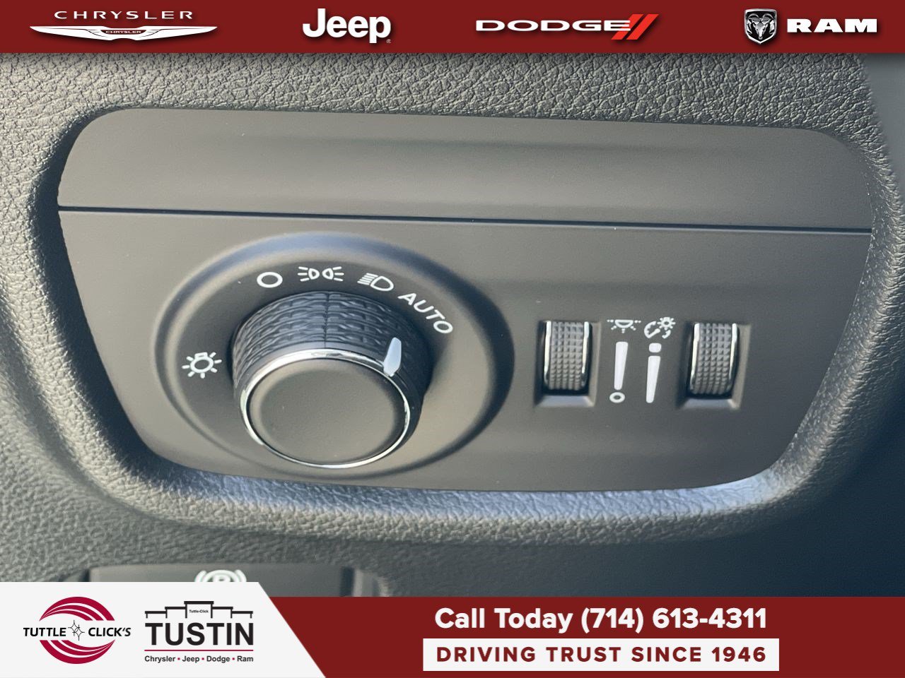 New 2026 Bright White Clear-Coat Exterior Paint Jeep Laredo X image 23