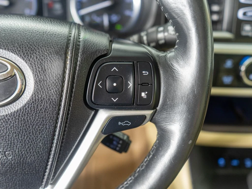 Used 2015 Blue Toyota Limited Platinum V6 image 18