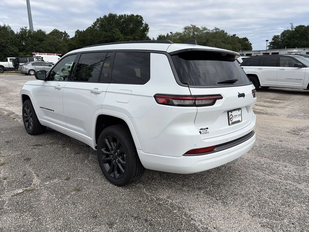 New 2026 Bright White Clear-Coat Exterior Paint Jeep Limited Reserve image 4