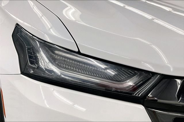 Used 2023 Summit White Chevrolet RS image 35