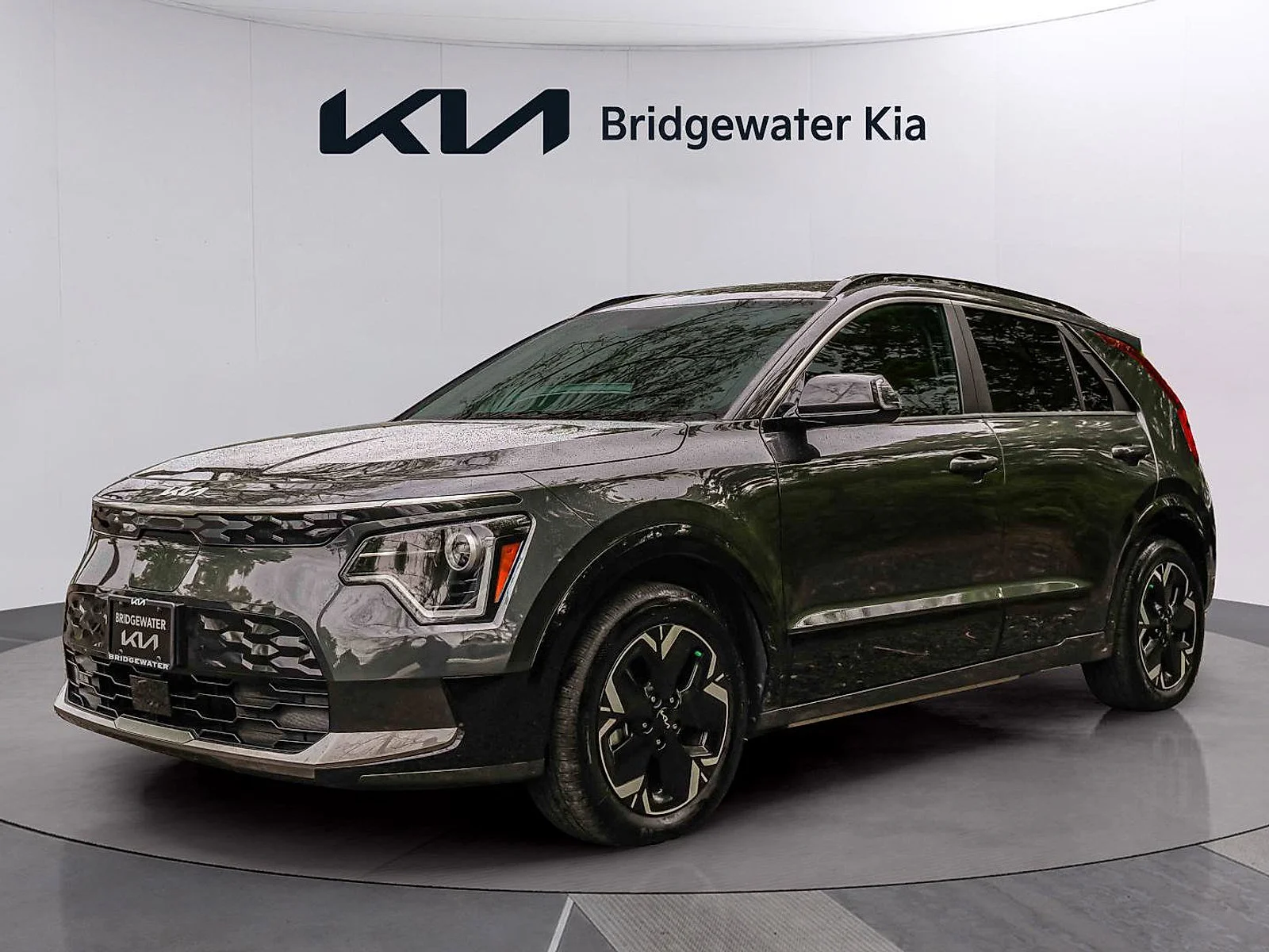 Certified Used 2025 Interstellar Gray Kia Wind image 3