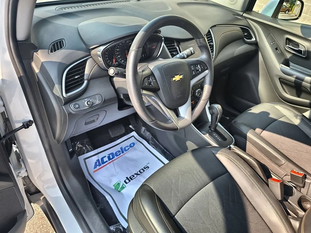 Used 2020 White Chevrolet LT image 10