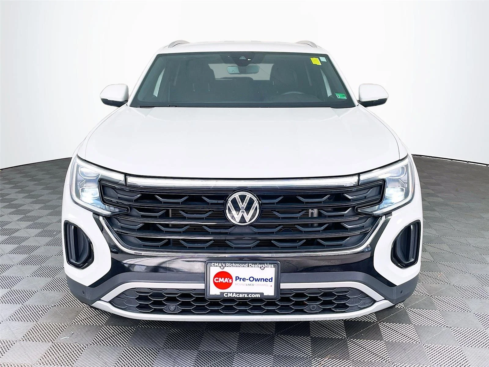 Used 2024 Pure White Volkswagen 2.0T SE w/Technology image 2