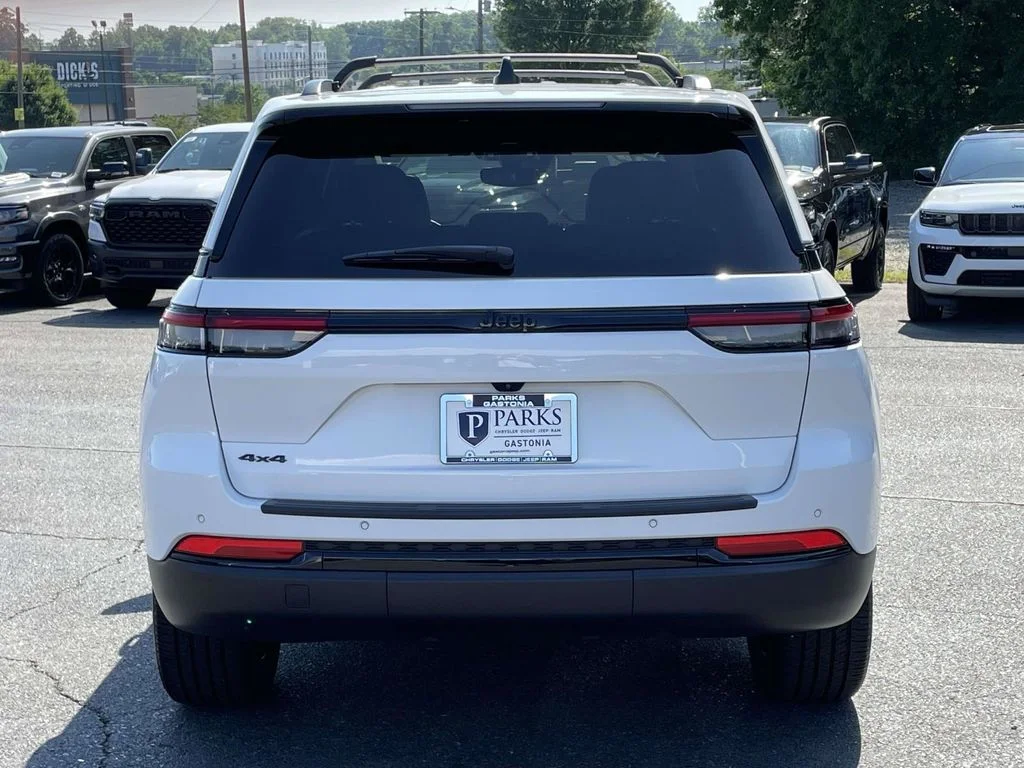 Used 2024 White Jeep Altitude X image 8