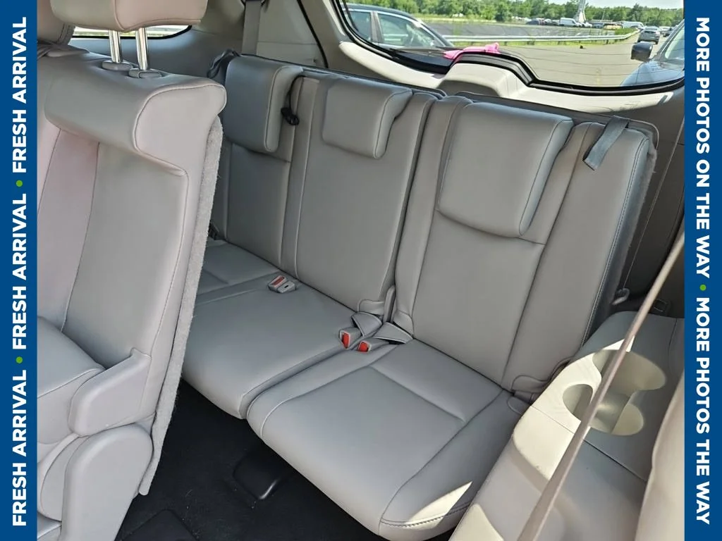 Used 2019 Silver Toyota XLE image 10