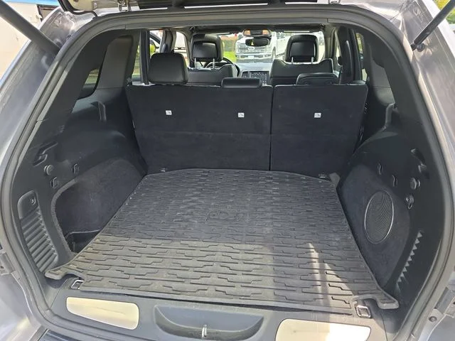 Used 2018 Silver Jeep Overland image 13