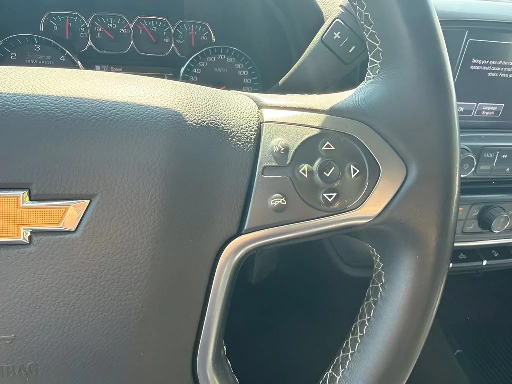 Used 2017 GRAPHITE METALLIC Chevrolet LT image 18