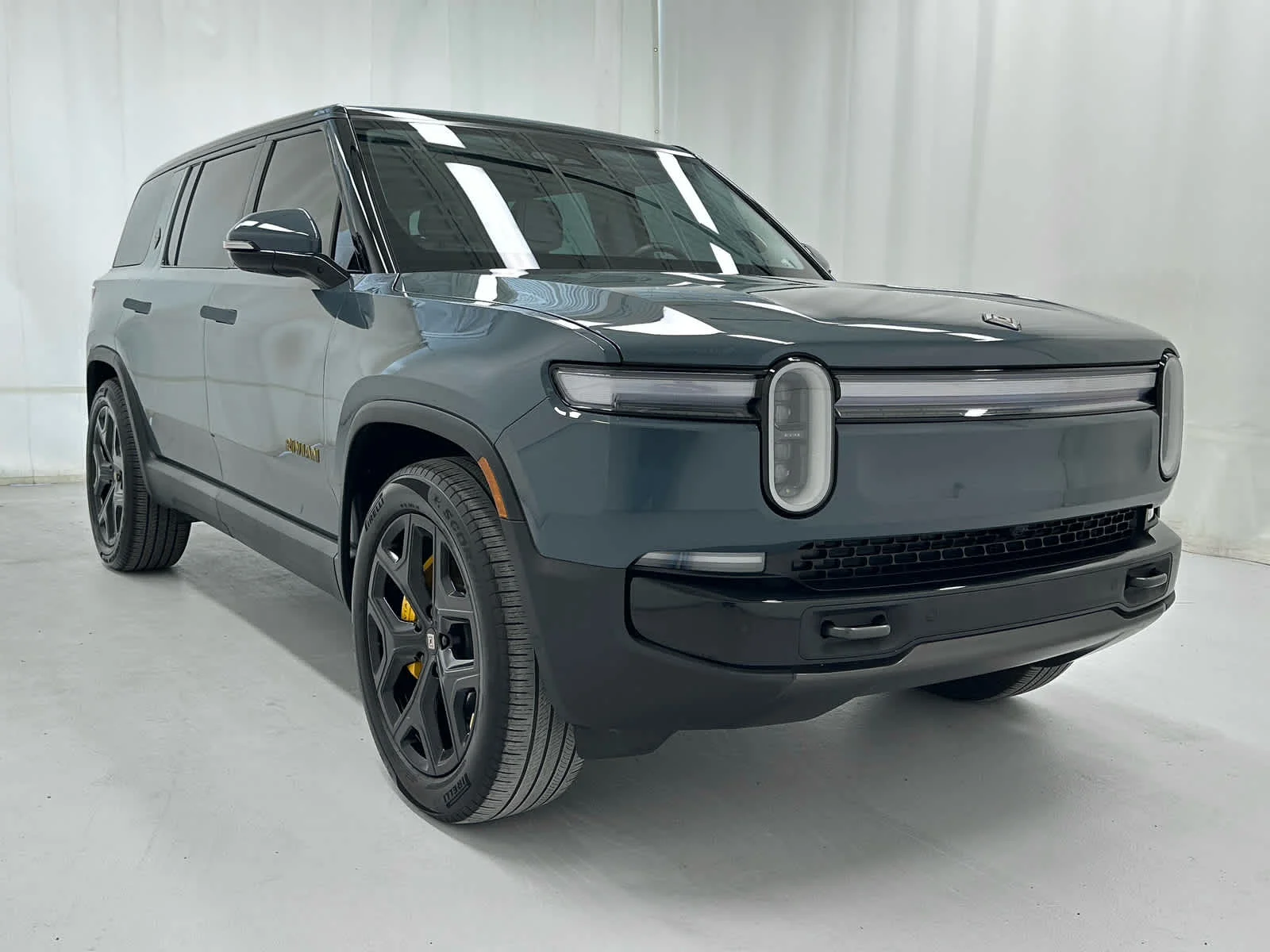 Used 2025 Storm Blue Rivian Ascend image 2