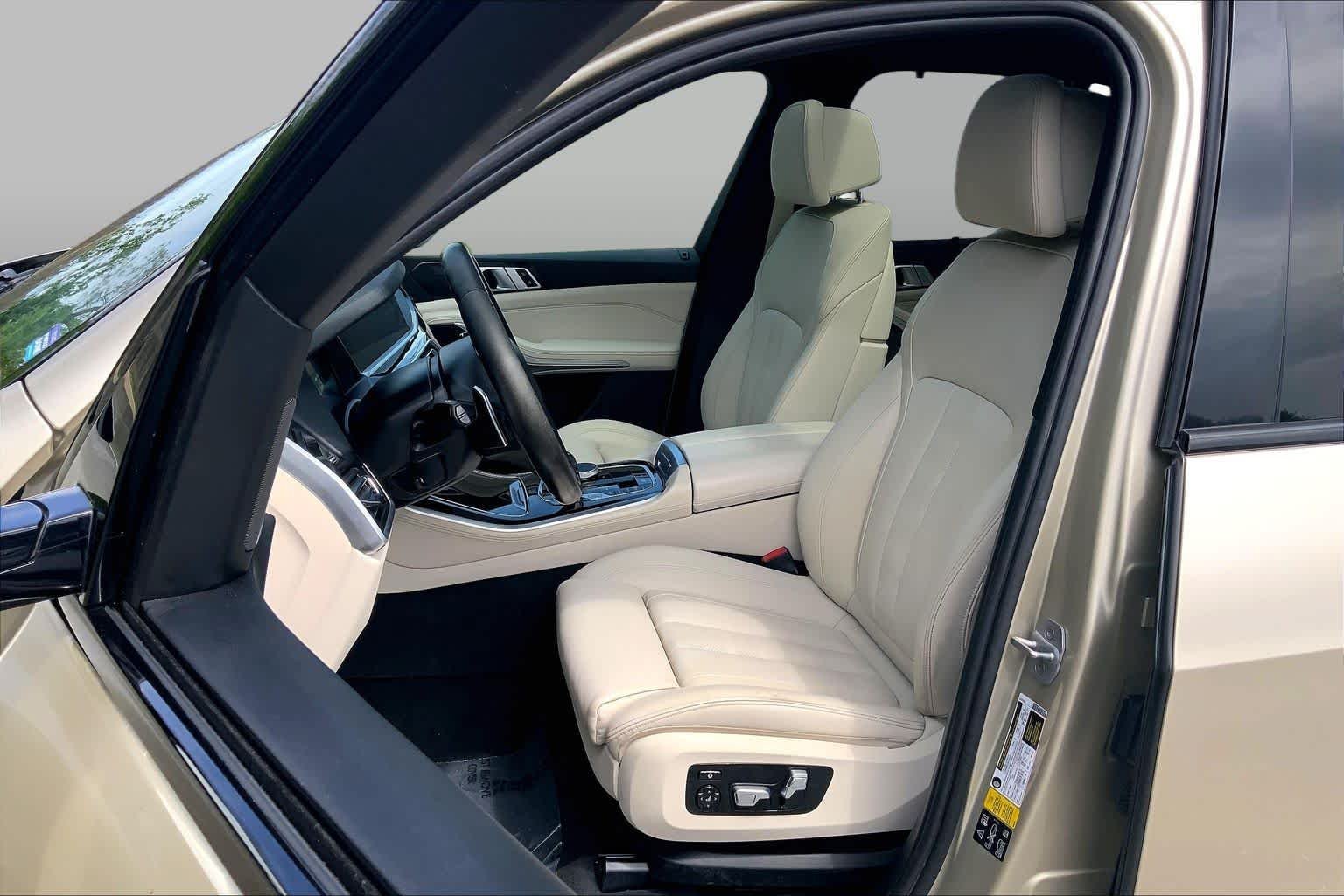 Used 2019 Sunstone Metallic BMW xDrive50i image 8