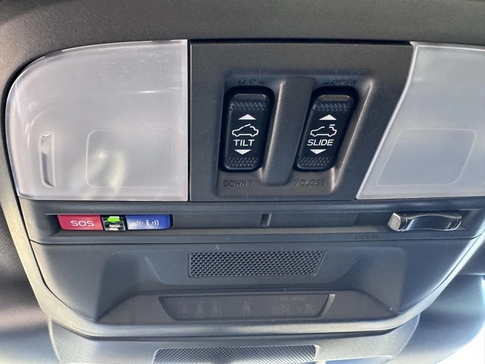 Used 2024 Ice Silver Metallic Subaru Limited image 17
