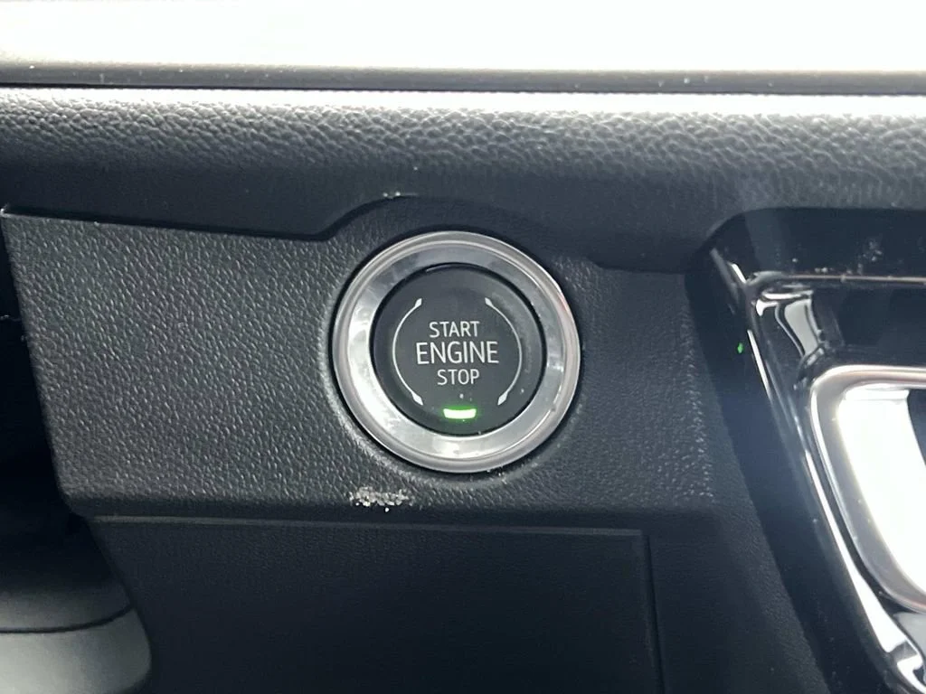 Used 2026 Summit White Chevrolet LT image 19