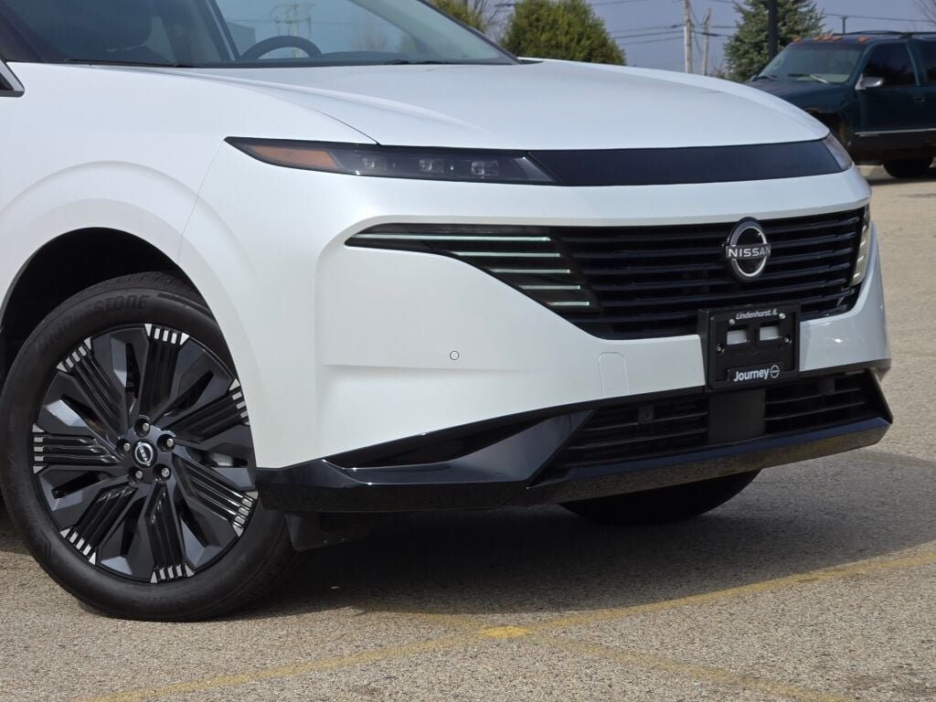 New 2026 White Nissan Platinum image 2
