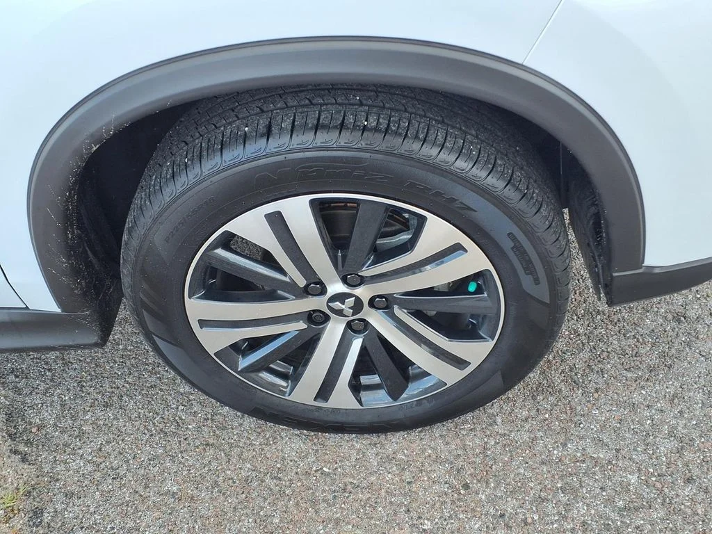 Used 2026 White Mitsubishi 2.0 SE image 9