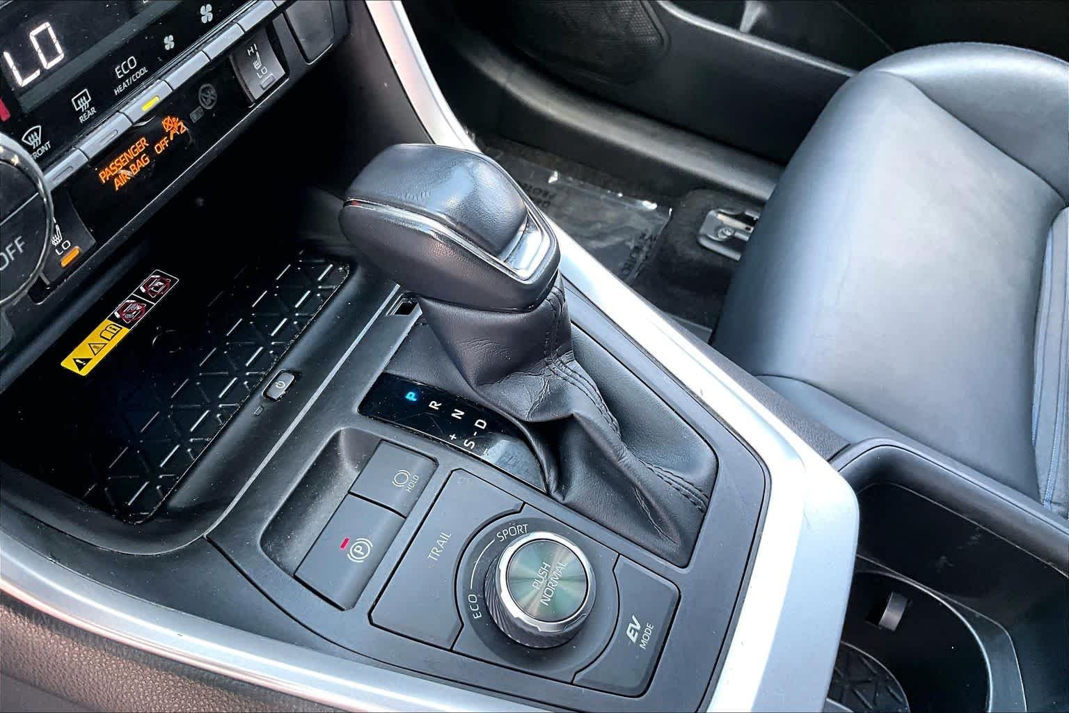 Used 2022 Magnetic Gray Metallic/Midnight Black Metallic Toyota Hybrid XSE image 17