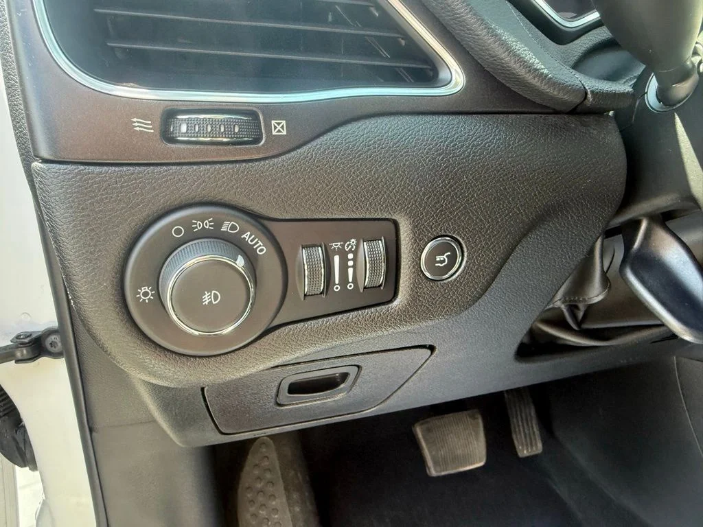 Used 2022 White Jeep Trailhawk image 17