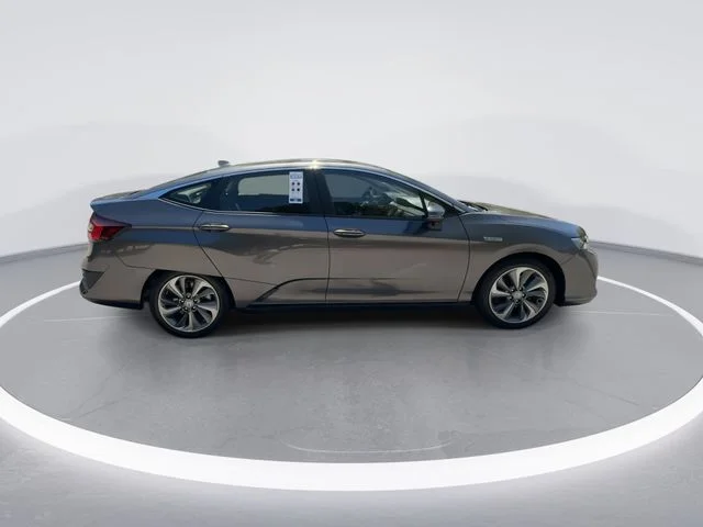 Used 2018  Honda Base image 9