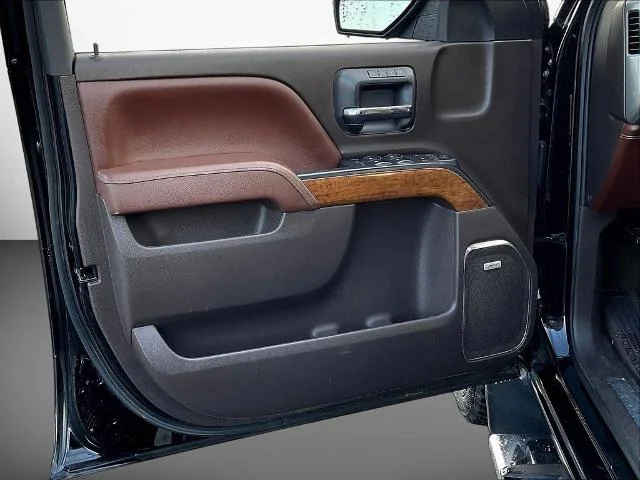 Used 2015 Black Chevrolet  image 23