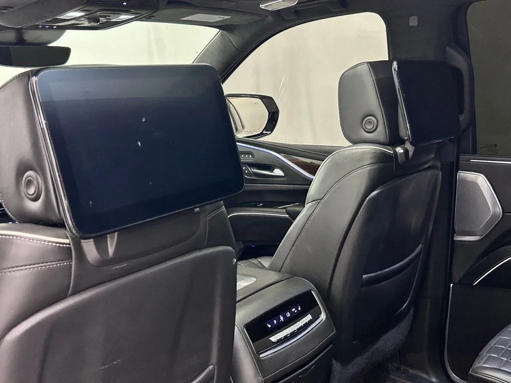 Used 2022 White Cadillac Sport Platinum image 16