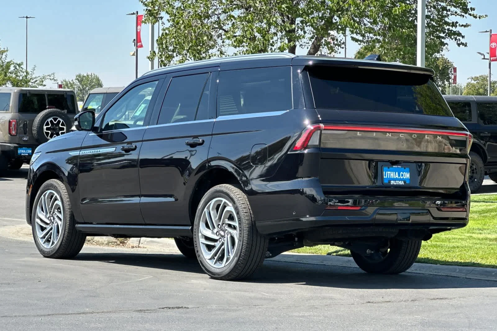 Used 2025 Infinite Black Metallic Lincoln Reserve image 6