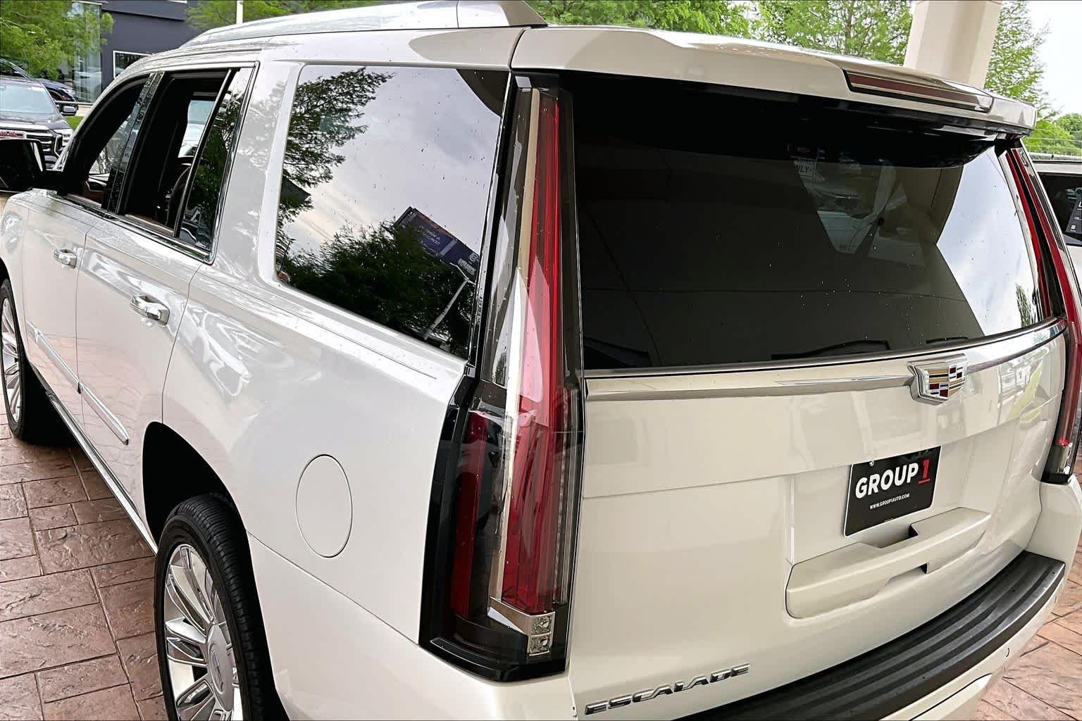 Used 2020 Crystal White Tricoat Cadillac Platinum image 26