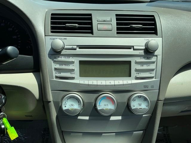 Used 2011 Gray Toyota LE image 32