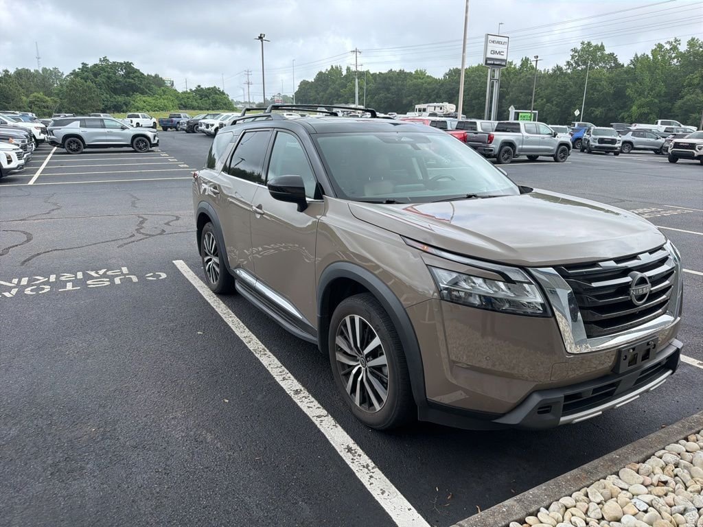 2023 Nissan Pathfinder Platinum 2WD's photo