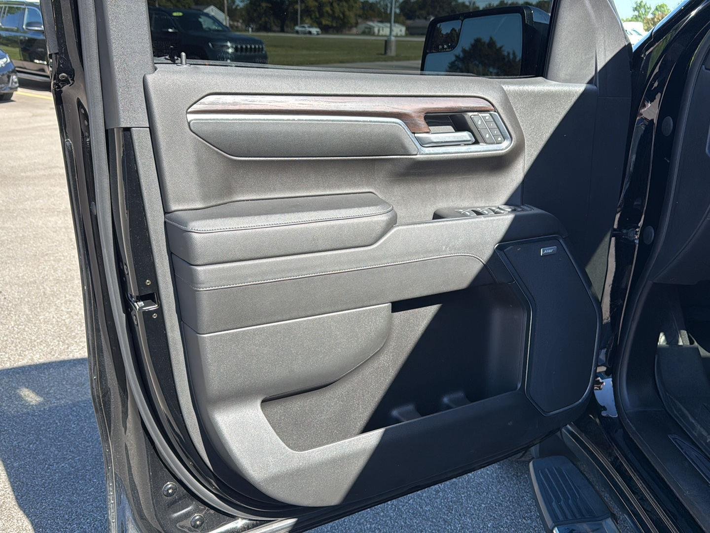 Used 2023 Onyx Black GMC SLT image 21
