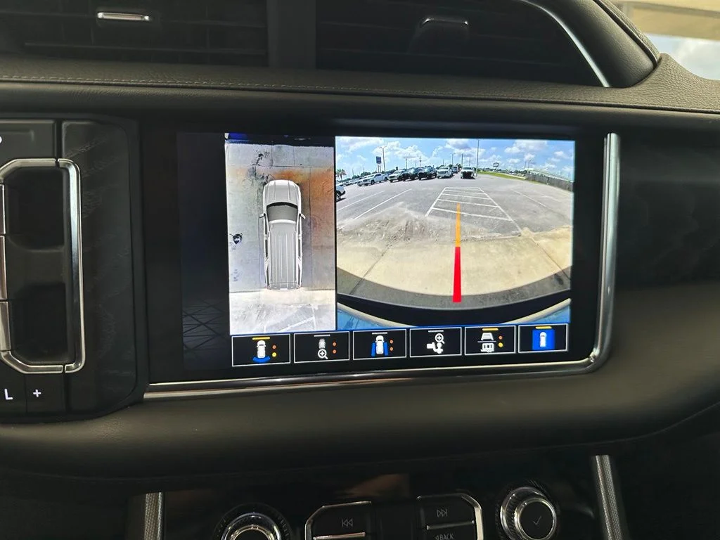 Used 2023 Silver GMC Denali image 27