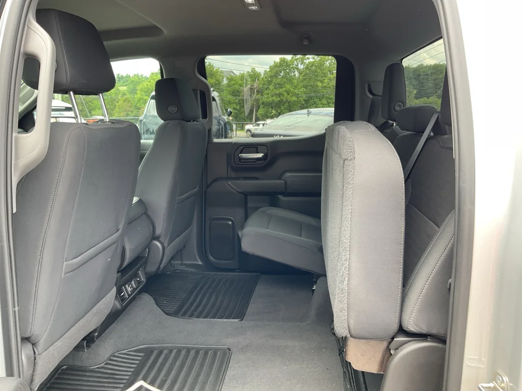 Used 2022 Silver Ice Metallic Chevrolet LT image 18
