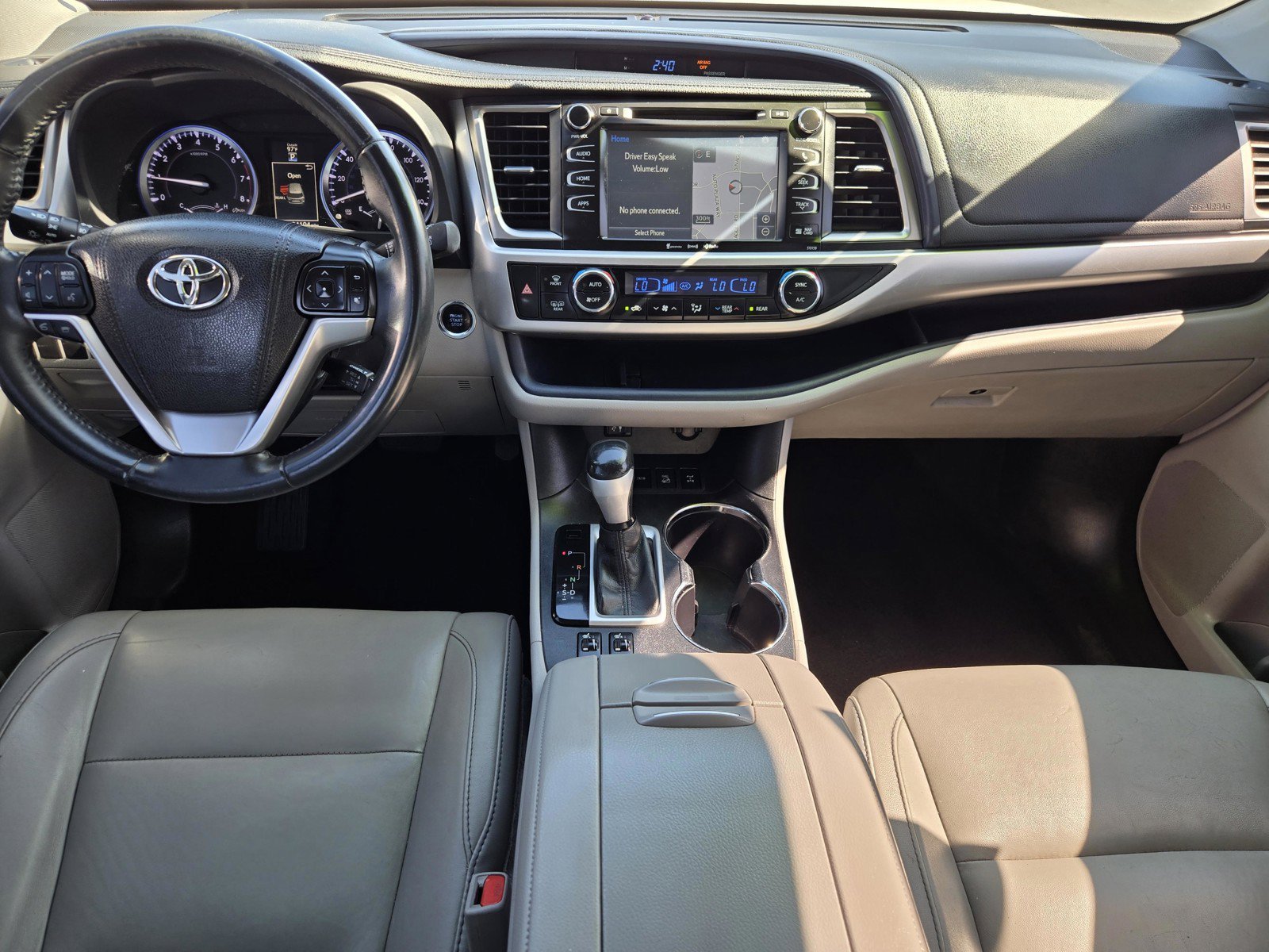 Used 2016 White Toyota XLE image 11