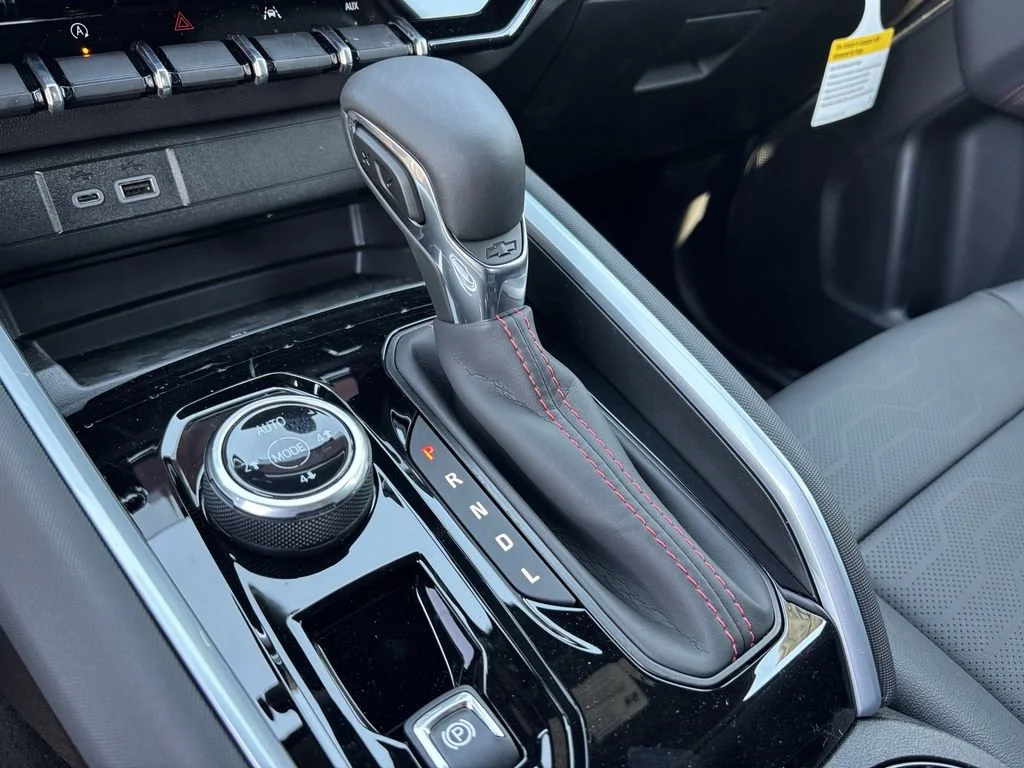 New 2026 Summit White Chevrolet Z71 image 23