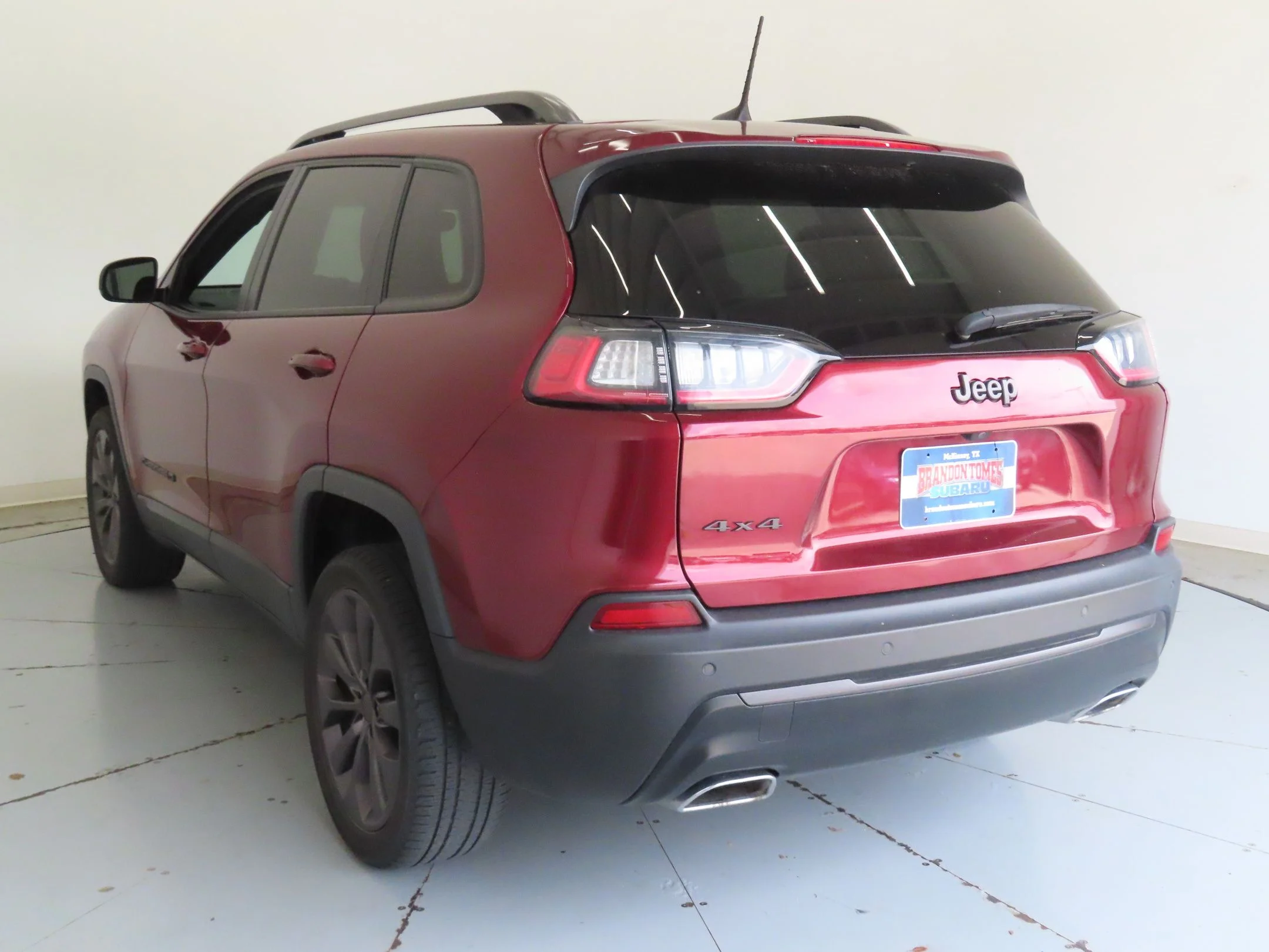 Used 2021 Red Jeep Latitude Lux image 6
