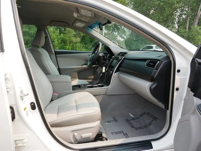 Used 2015 Blizzard Pearl Toyota XLE image 9