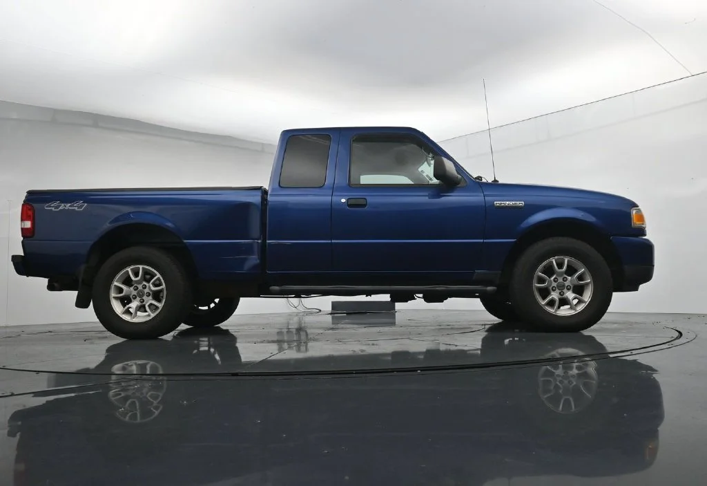 Used 2011 Blue Ford XLT image 23
