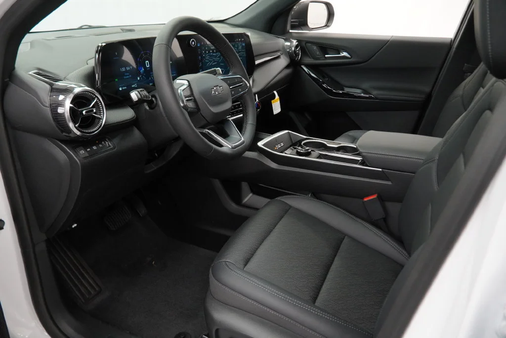 New 2027 Summit White Chevrolet LT image 19