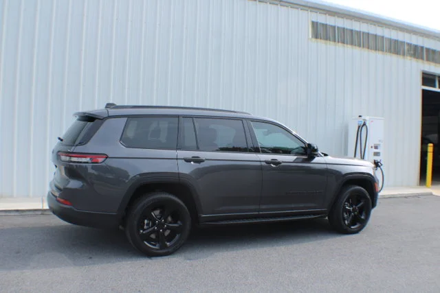 Used 2024 Baltic Gray Metallic Clearcoat Jeep Altitude X image 2
