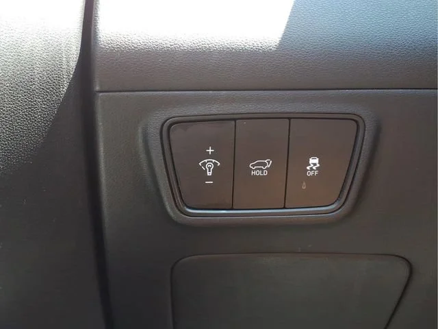 Used 2024  Hyundai SEL image 16