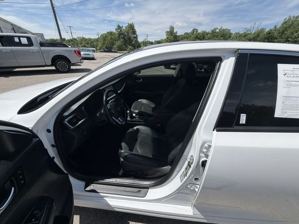 Used 2020 White Kia EX Premium image 11