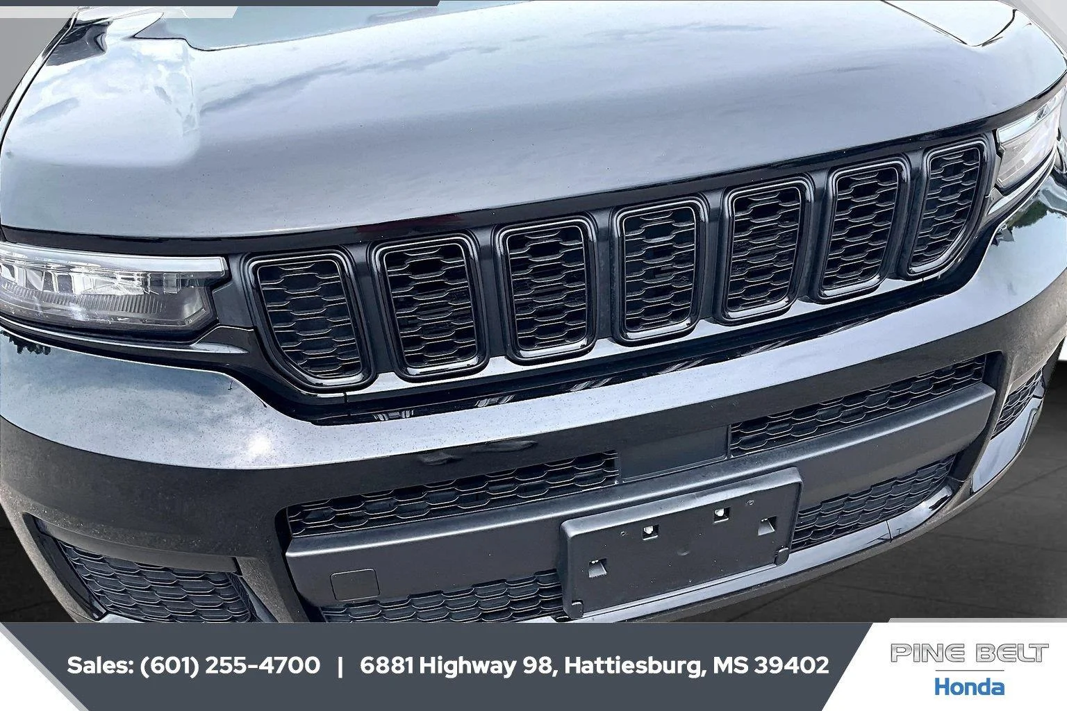 Used 2023 Diamond Black Crystal Pearlcoat Jeep Altitude image 22