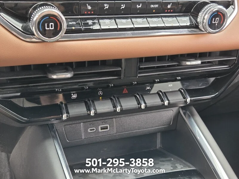 Used 2023 Summit White GMC 4WD Crew Cab AT4 image 19